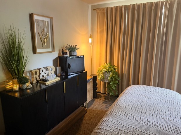 Danielle's treatment room with a fireplace, mirror and soft rug